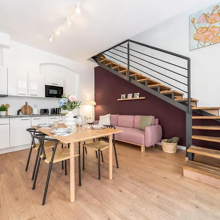 Two Designer Centre Apartment